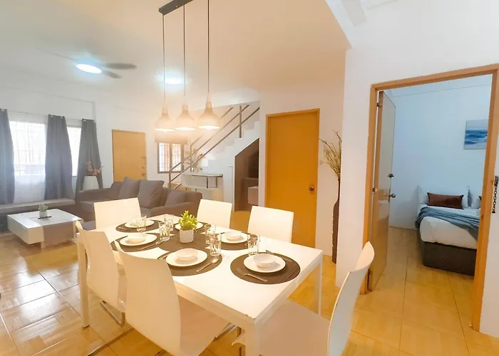 U12san Miguel Townhouse 4 Bedroom Near It Park Free Parking 2 Cars * Cebu