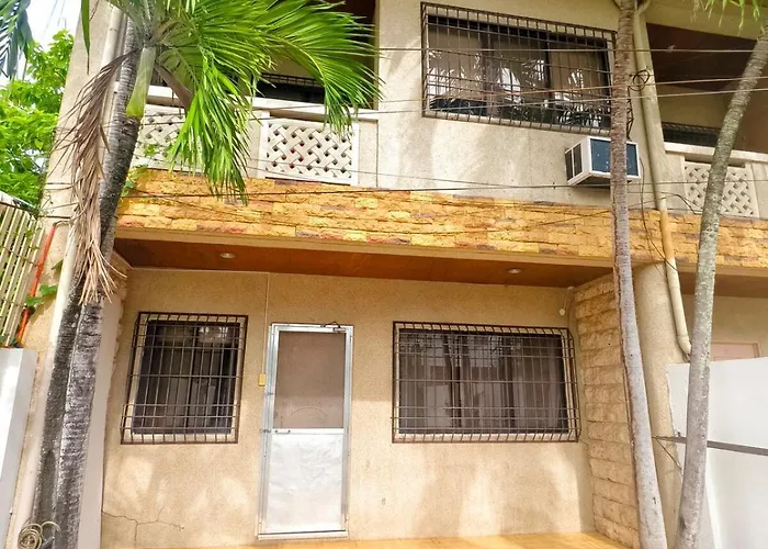 U12san Miguel Townhouse 4 Bedroom Near It Park Free Parking 2 Cars * Cebu