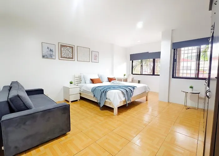 U12san Miguel Townhouse 4 Bedroom Near It Park Free Parking 2 Cars