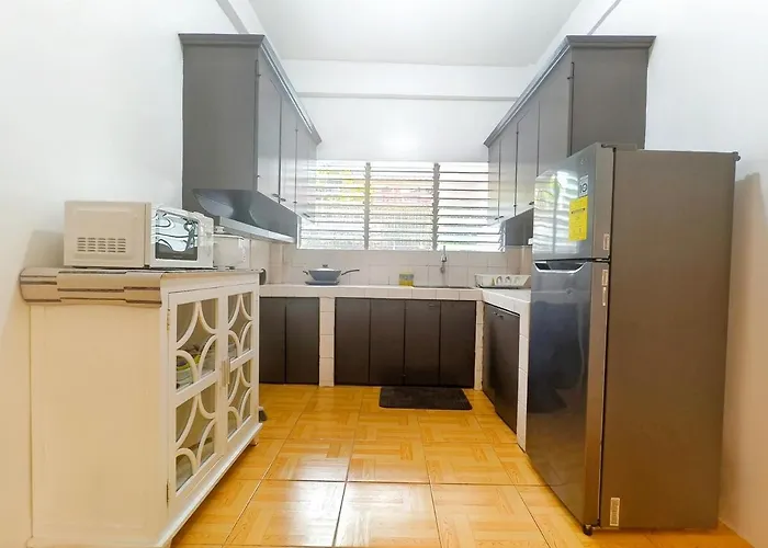 U12san Miguel Townhouse 4 Bedroom Near It Park Free Parking 2 Cars Apartment *