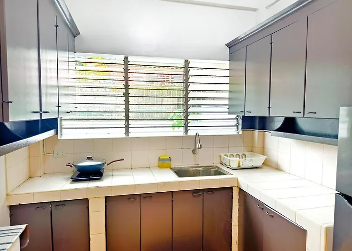 U12san Miguel Townhouse 4 Bedroom Near It Park Free Parking 2 Cars Cebu