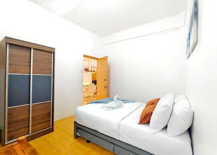 U12san Miguel Townhouse 4 Bedroom Near It Park Free Parking 2 Cars * Cebu