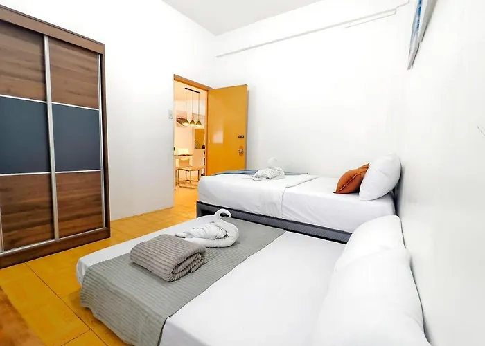 U12san Miguel Townhouse 4 Bedroom Near It Park Free Parking 2 Cars Apartment *