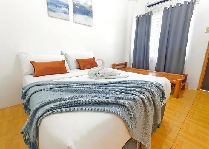 U12san Miguel Townhouse 4 Bedroom Near It Park Free Parking 2 Cars Apartment Cebu